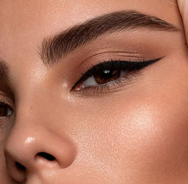 30 مدل خط چشم برای پلک افتاده؛ از خط باریک تا باتوینگ! 8 Eyeliner styles for hooded eyes 4