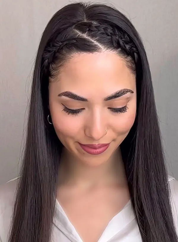 32 مدل بافت مو جلوی سر با موی باز؛ ایدههایی که با چند رشته مو کل استایل را عوض میکنند! 26 Front hair braid with loose hair 24