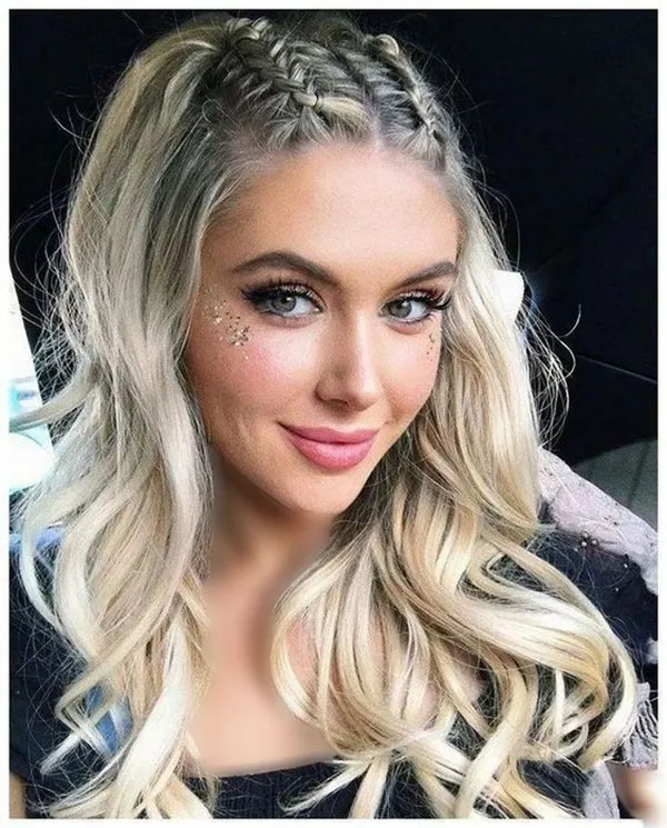32 مدل بافت مو جلوی سر با موی باز؛ ایدههایی که با چند رشته مو کل استایل را عوض میکنند! 8 Front hair braid with loose hair 4