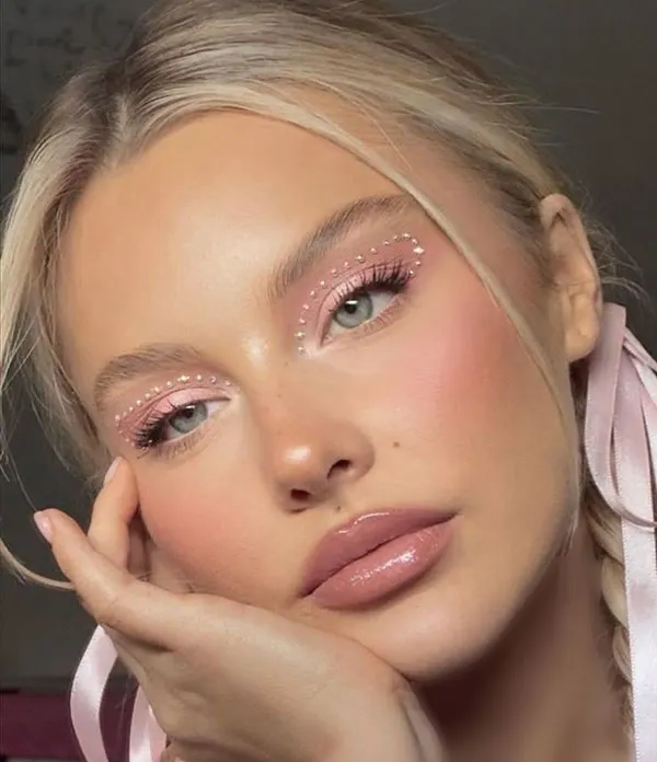 Girly pink makeup 12