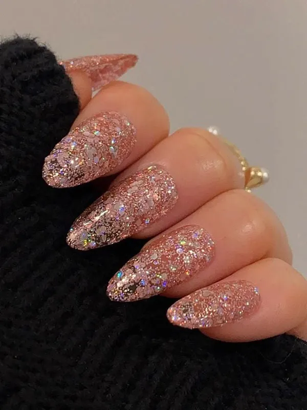 Glittery artificial nails 11