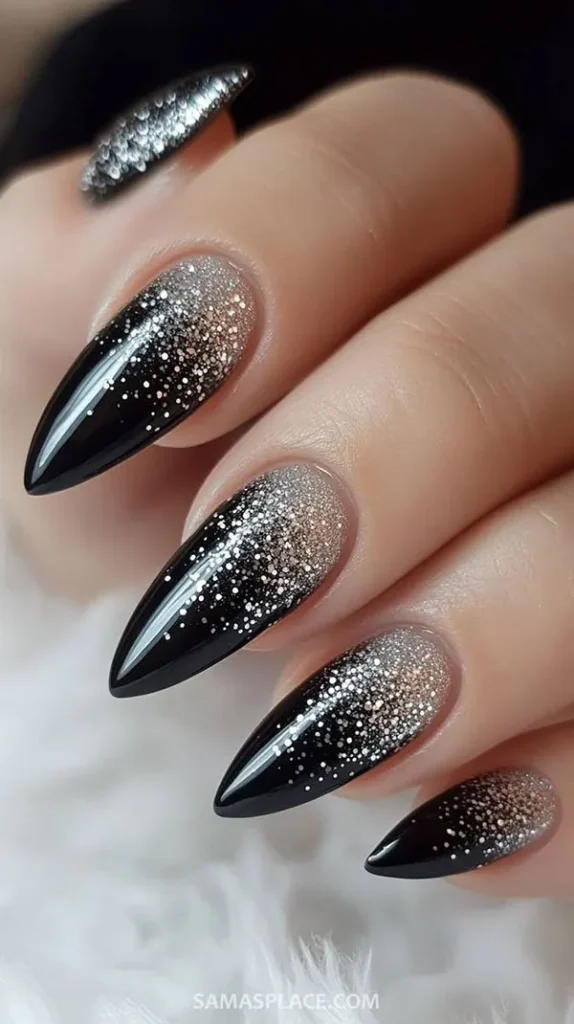 Glittery artificial nails 14