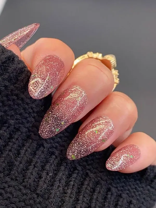 Glittery artificial nails 22