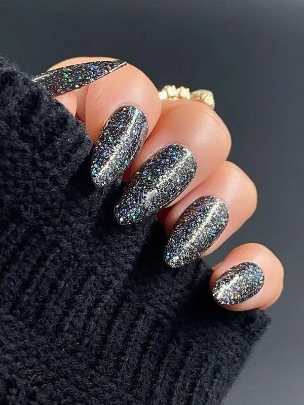 Glittery artificial nails 24