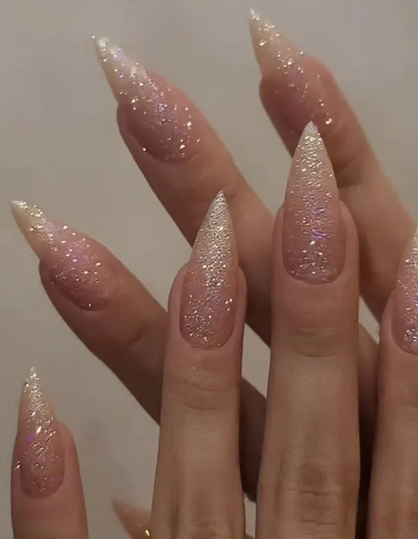 Glittery artificial nails 26