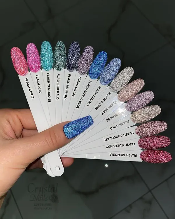 Glittery artificial nails 27