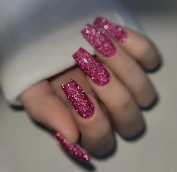 Glittery artificial nails 29