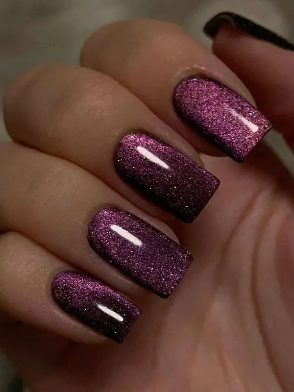 Glittery artificial nails 4