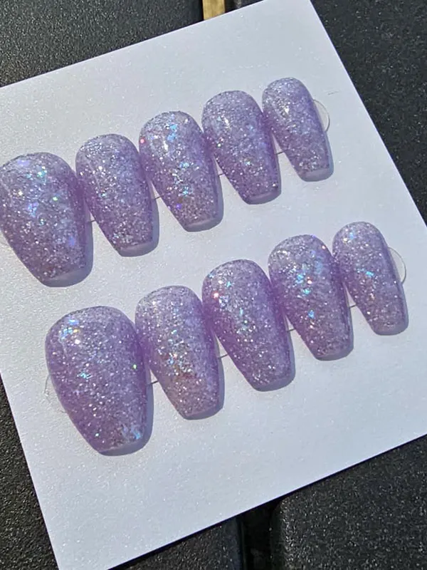 Glittery artificial nails 5