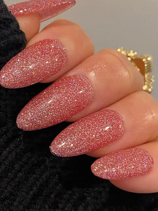 Glittery artificial nails 9