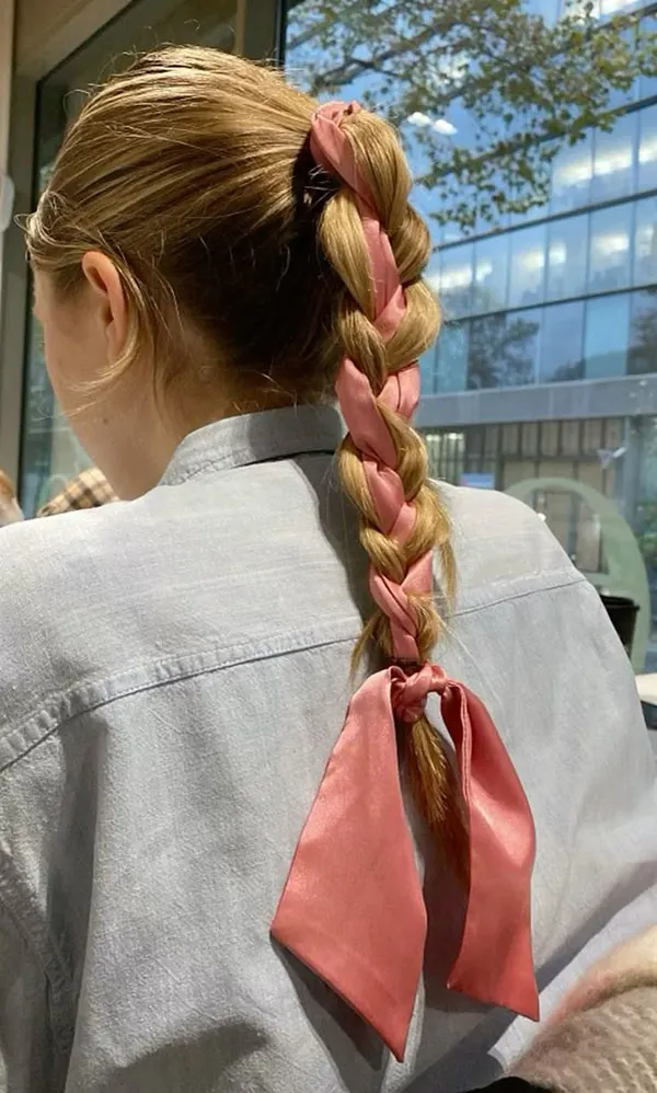 30 مدل بافت مو با روبان؛ ایدههای دخترانهای که یک بافت ساده را خاص میکنند! 27 Hair braiding with ribbon 25