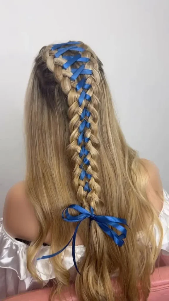 30 مدل بافت مو با روبان؛ ایدههای دخترانهای که یک بافت ساده را خاص میکنند! 31 Hair braiding with ribbon 29