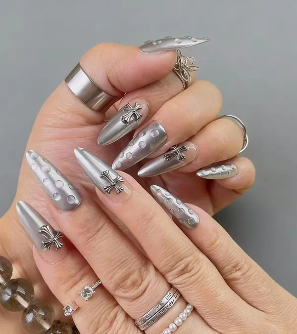 Silver nail design 29