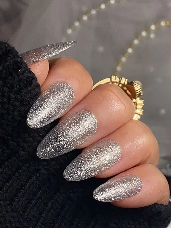 Silver nail design 30