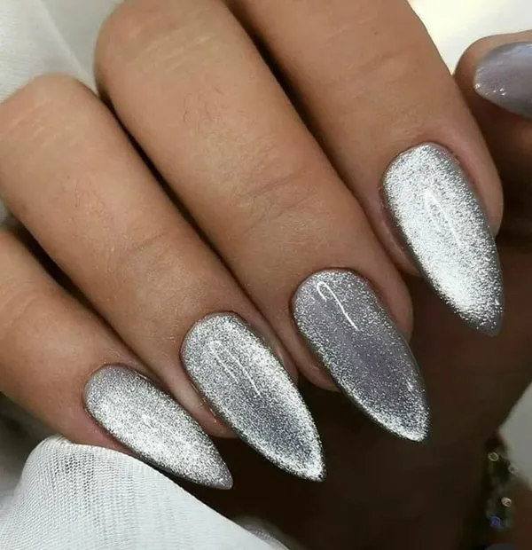 Silver nail design 31
