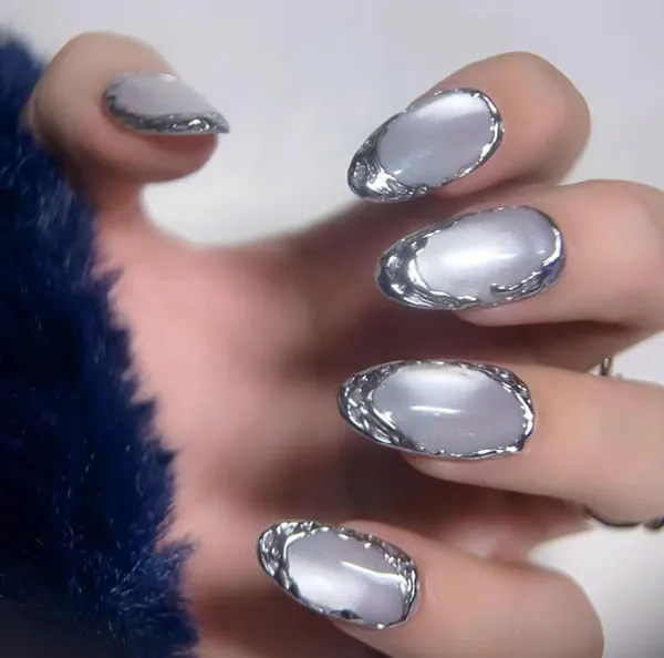 Silver nail design 33