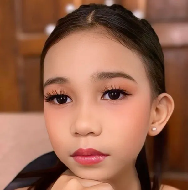 Simple makeup for a 12 year old girl 18