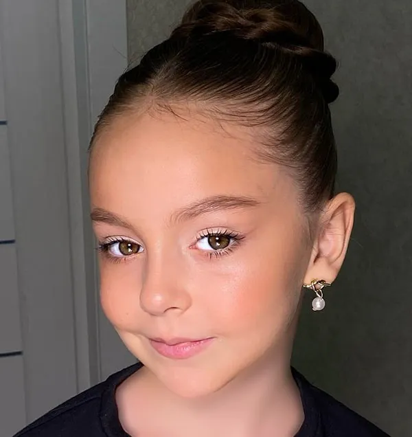 Simple makeup for a 12 year old girl 2