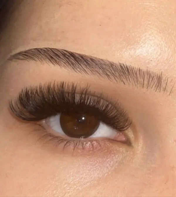 مدل ابرو صاف دخترانه 2026؛ از فرم کرهای تا مدلهای طبیعی و شیک! 28 Straight eyebrow style for girls 2026 27