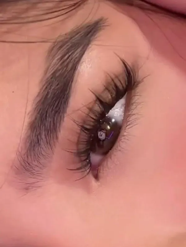 مدل ابرو صاف دخترانه 2026؛ از فرم کرهای تا مدلهای طبیعی و شیک! 12 Straight eyebrow style for girls 2026 9