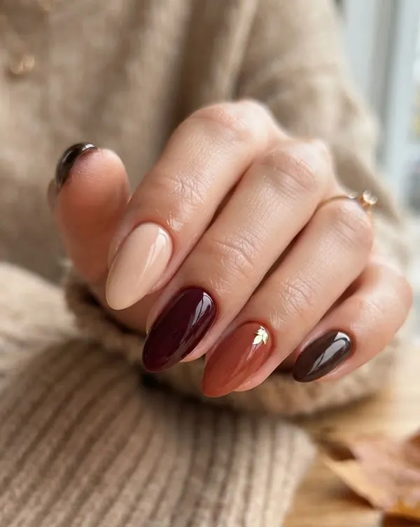 طرح ناخن پاییز امسال 2026؛ از قهوهای دلنشین تا زرشکی جسورانه! 23 This autumns nail designs 14
