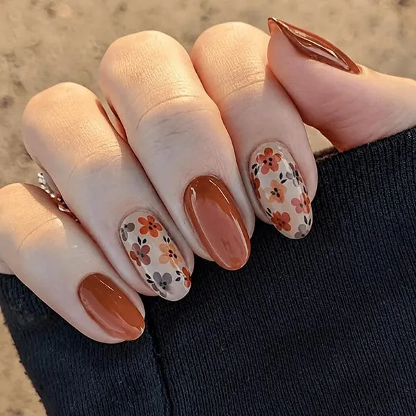طرح ناخن پاییز امسال 2026؛ از قهوهای دلنشین تا زرشکی جسورانه! 29 This autumns nail designs 24