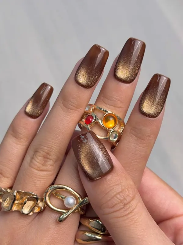 35 طرح ناخن کتآی پاییزی؛ این رنگها زیر نور تازه خودشان را نشان میدهند! 17 Autumn Cat Eye Nail Design 16