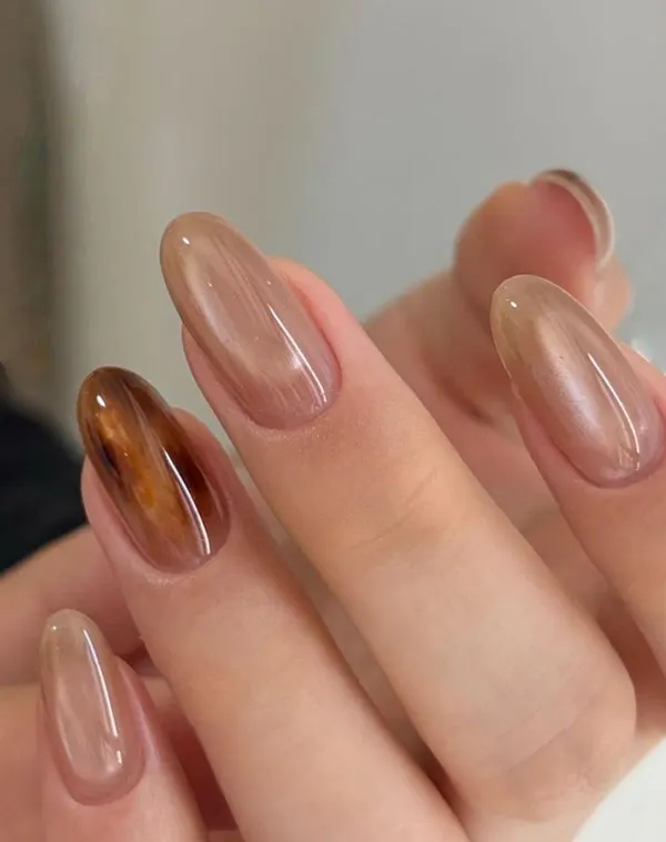 35 طرح ناخن کتآی پاییزی؛ این رنگها زیر نور تازه خودشان را نشان میدهند! 24 Autumn Cat Eye Nail Design 21