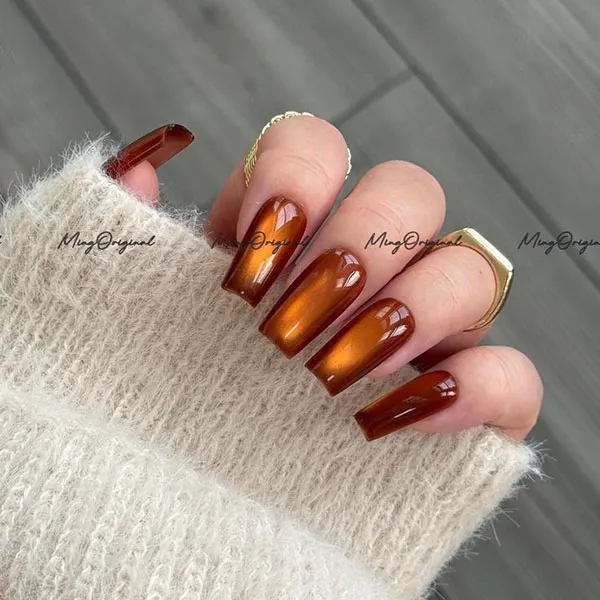 35 طرح ناخن کتآی پاییزی؛ این رنگها زیر نور تازه خودشان را نشان میدهند! 25 Autumn Cat Eye Nail Design 22