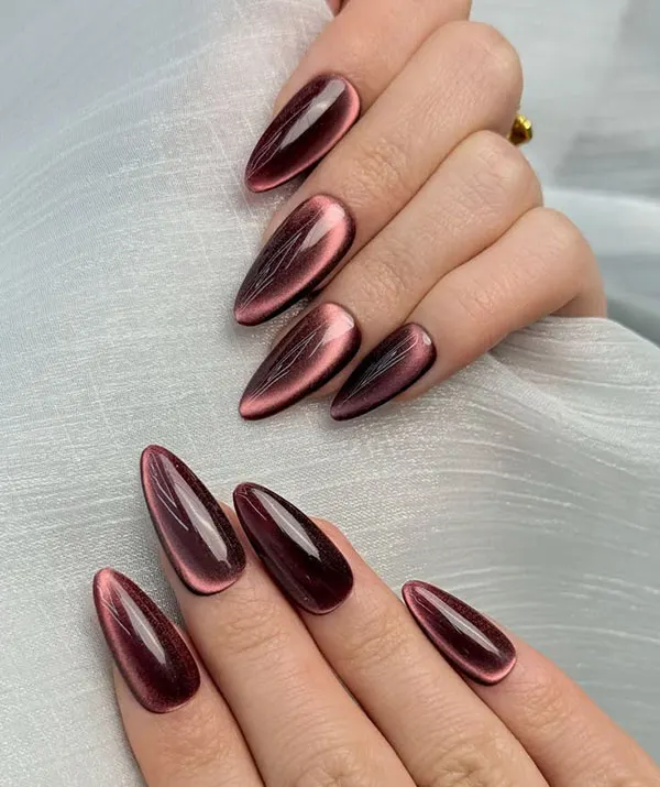 35 طرح ناخن کتآی پاییزی؛ این رنگها زیر نور تازه خودشان را نشان میدهند! 28 Autumn Cat Eye Nail Design 27