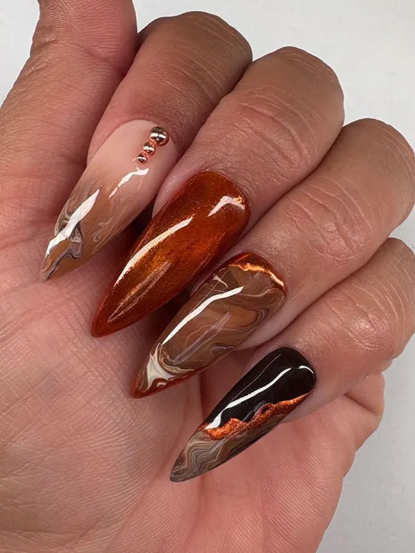 35 طرح ناخن کتآی پاییزی؛ این رنگها زیر نور تازه خودشان را نشان میدهند! 9 Autumn Cat Eye Nail Design 6
