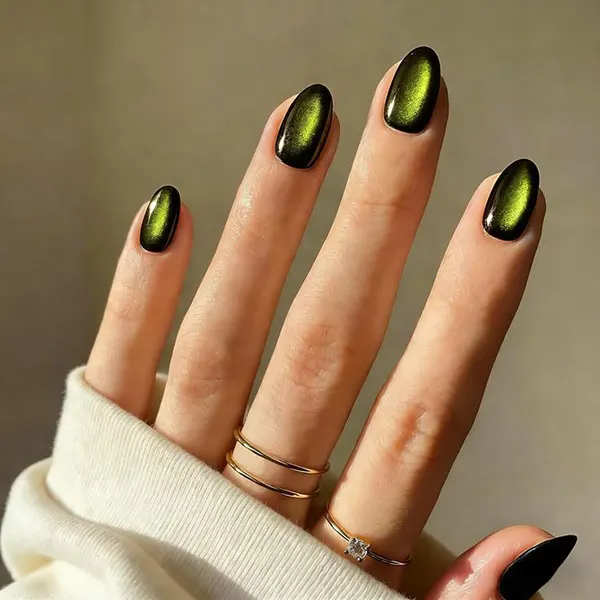 35 طرح ناخن کتآی پاییزی؛ این رنگها زیر نور تازه خودشان را نشان میدهند! 11 Autumn Cat Eye Nail Design 9