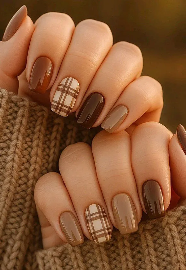 32 طرح ناخن چهارخانه شیک؛ این ترکیب رنگها برای پاییز دیدنیاند! 5 Checkered nail design 1