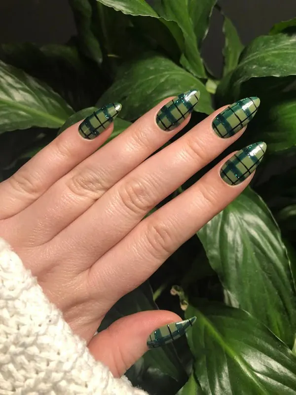 32 طرح ناخن چهارخانه شیک؛ این ترکیب رنگها برای پاییز دیدنیاند! 22 Checkered nail design 16