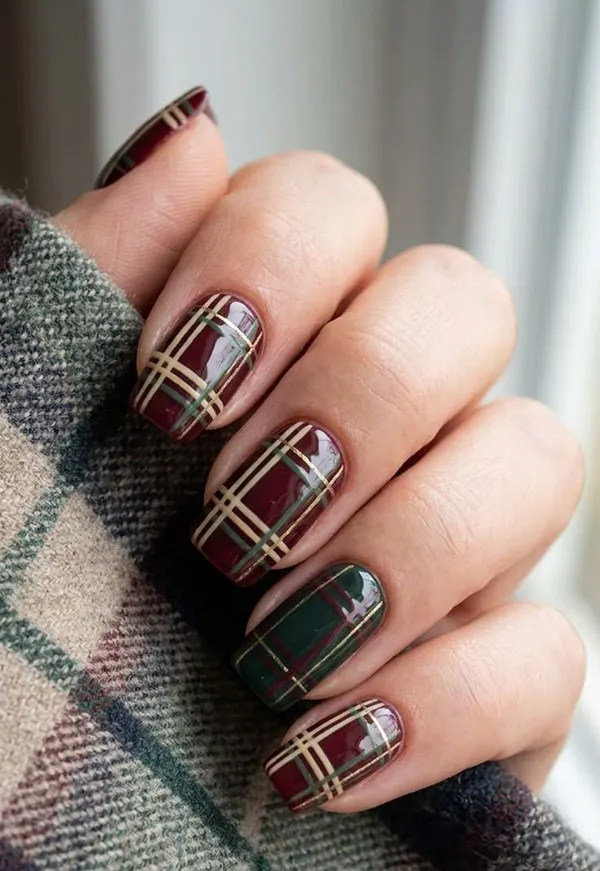 32 طرح ناخن چهارخانه شیک؛ این ترکیب رنگها برای پاییز دیدنیاند! 26 Checkered nail design 19