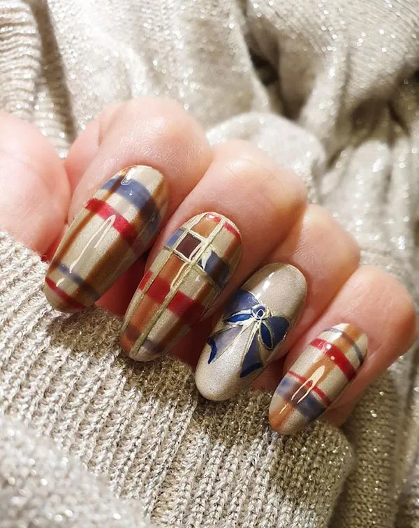 32 طرح ناخن چهارخانه شیک؛ این ترکیب رنگها برای پاییز دیدنیاند! 27 Checkered nail design 20