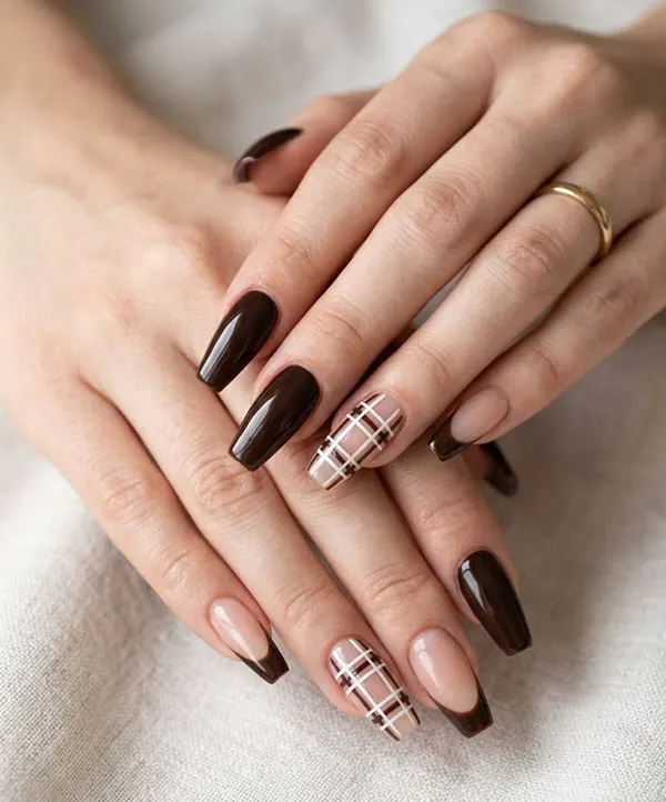 32 طرح ناخن چهارخانه شیک؛ این ترکیب رنگها برای پاییز دیدنیاند! 29 Checkered nail design 26