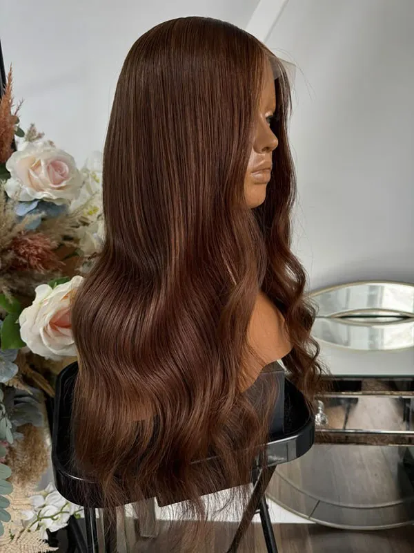 رنگ مو بلوطی پاییز؛ این مدلهای گرم و براق برای پاییز 1405دیدنیاند 13 Chestnut hair color 10