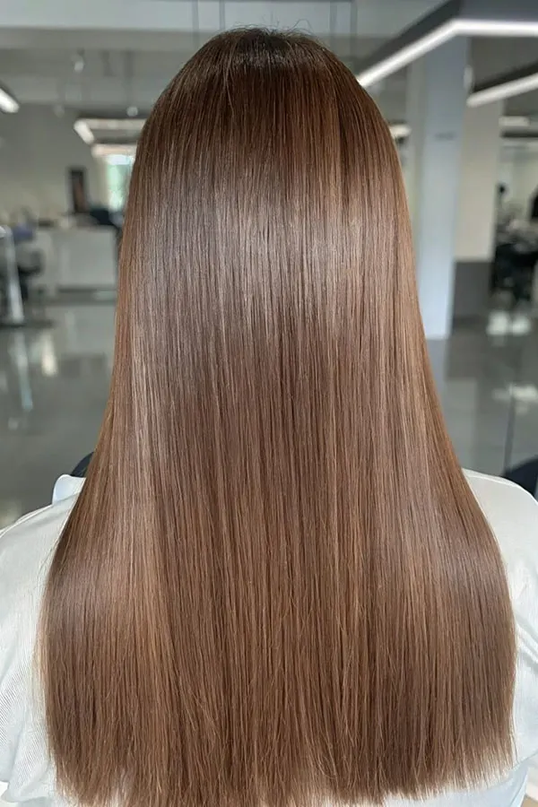 رنگ مو بلوطی پاییز؛ این مدلهای گرم و براق برای پاییز 1405دیدنیاند 28 Chestnut hair color 26