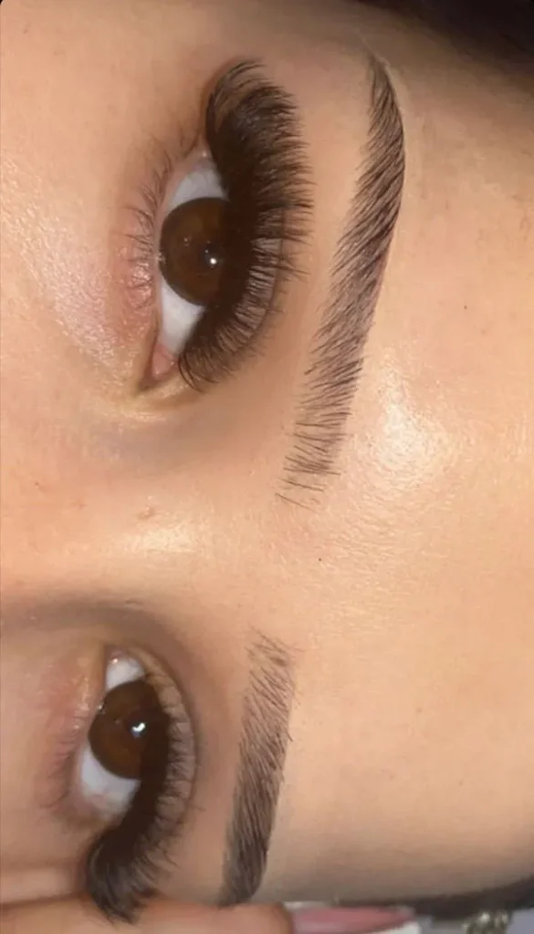 Eyebrow shaping style 30