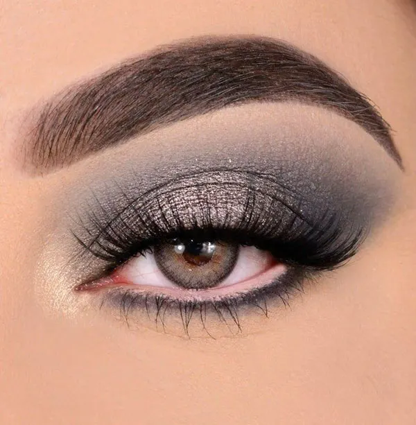Grey eyeshadow 18
