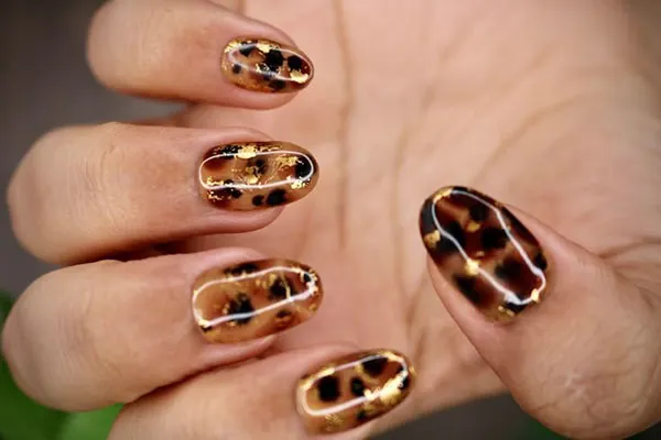 Tortoiseshell nail design 10