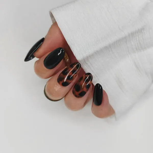 Tortoiseshell nail design 16