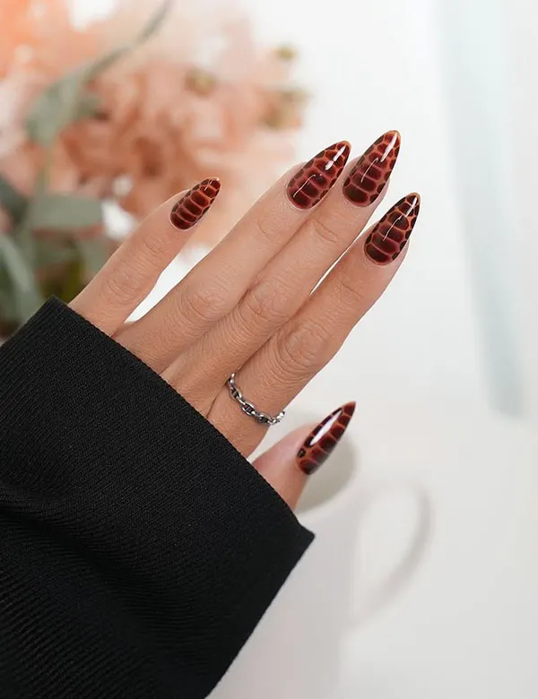 Tortoiseshell nail design 17