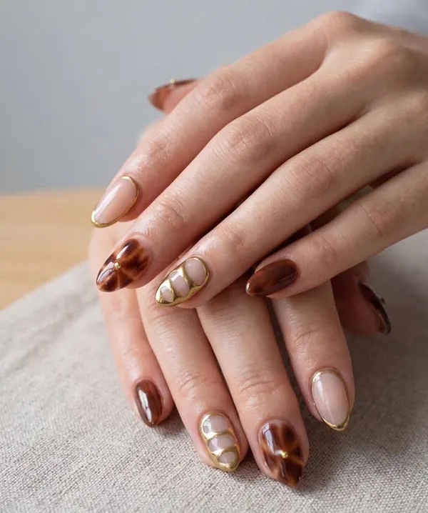 Tortoiseshell nail design 18