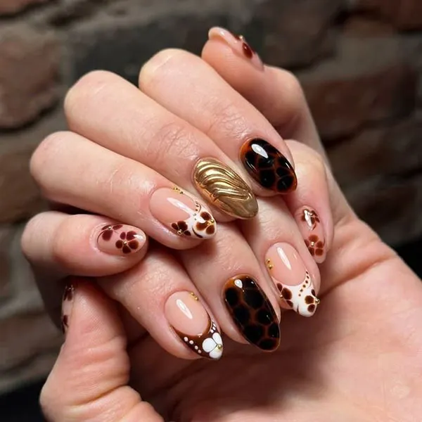 Tortoiseshell nail design 22