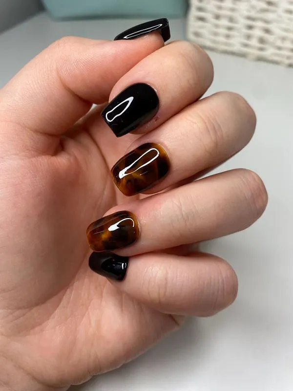 Tortoiseshell nail design 23