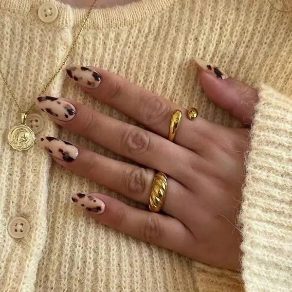 Tortoiseshell nail design 27