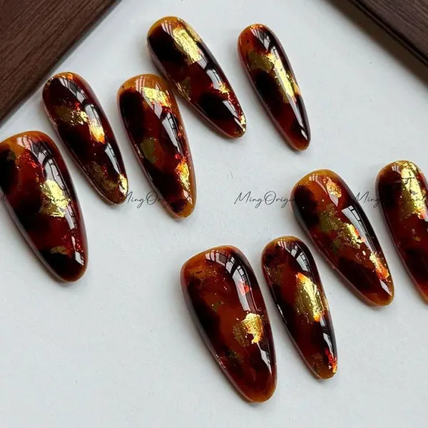 Tortoiseshell nail design 30