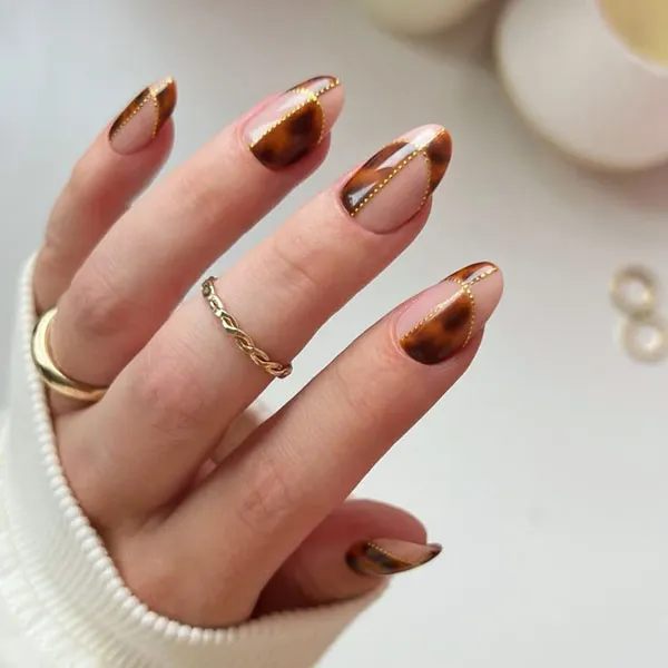 Tortoiseshell nail design 8
